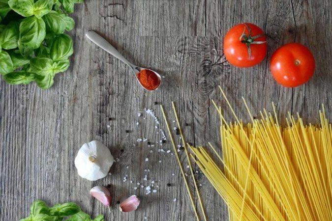 Tomaten, Pasta und Knoblauch