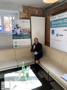 Barcamp 2021: Thomas Fleck von Netresearch in der Location