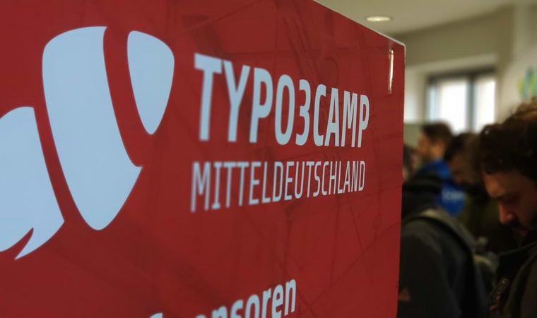 Aufsteller mit Werbung für das TYPO3 Camp 2020 in Dresden